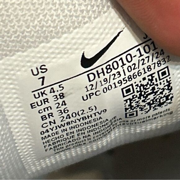 NIKE Air Max white black lace up shoes sneakers women’s 7 - Picture 4 of 10